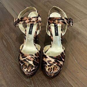 Nina leopard satin platform heels. Black gold Size 9